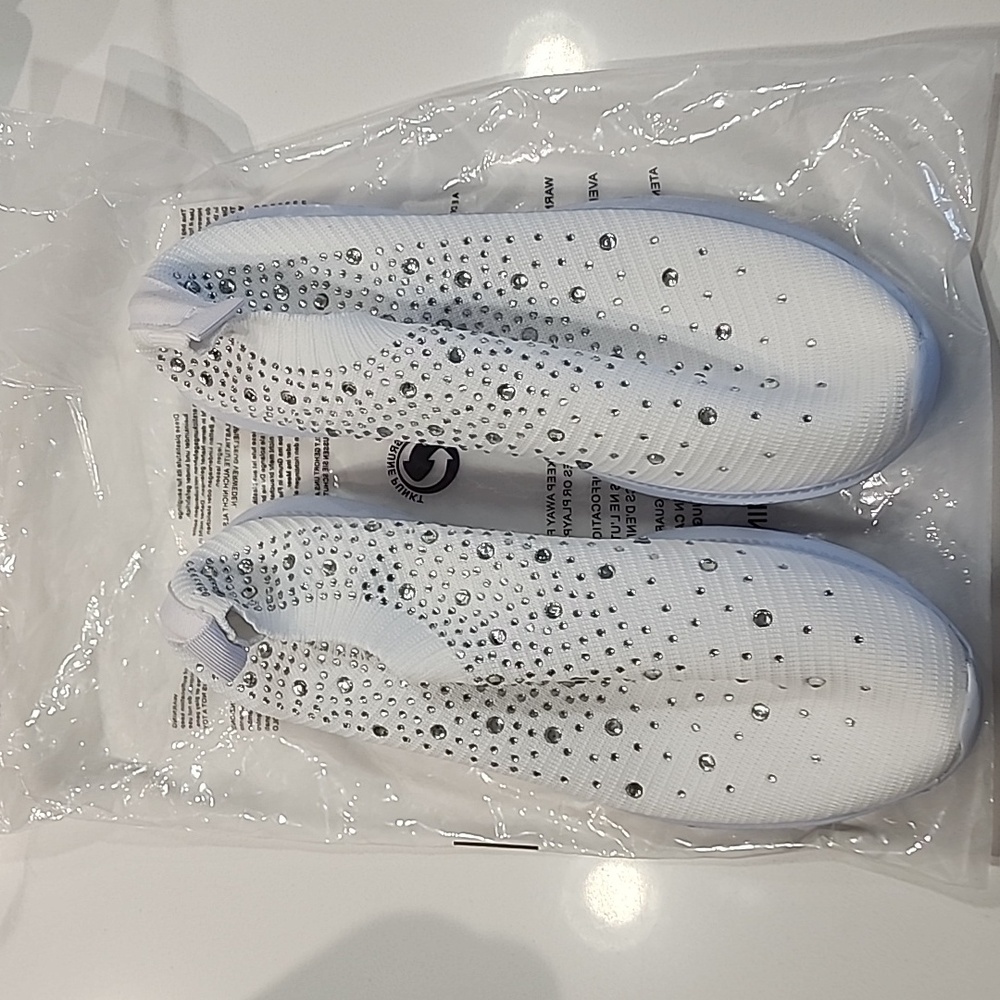 New white tennis shoes